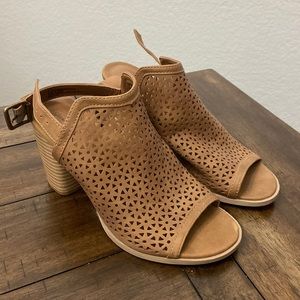 Universal Threads Heel